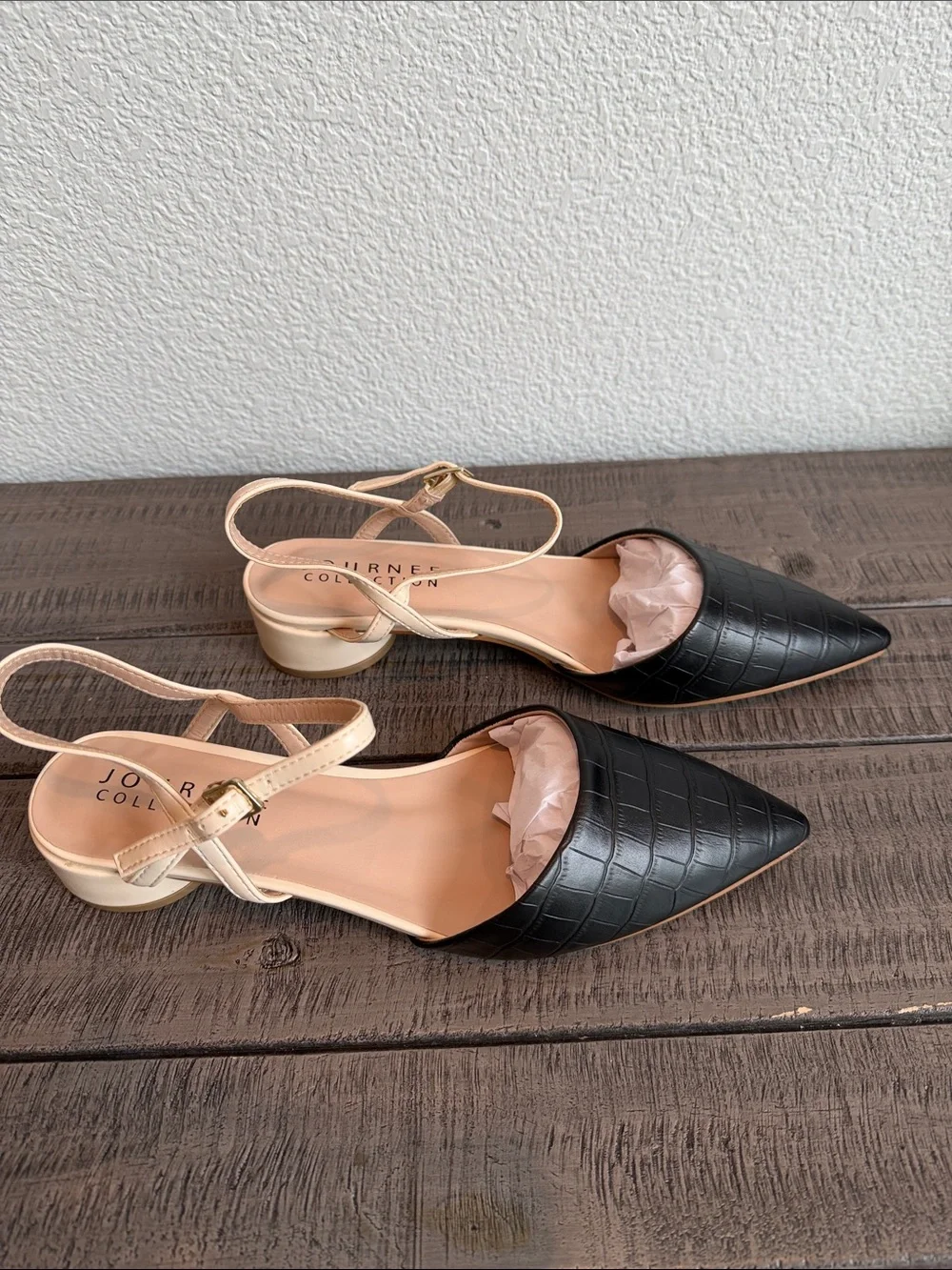 Journee Collection Women's Brynn Block Heel Pointed Toe Flats NIB